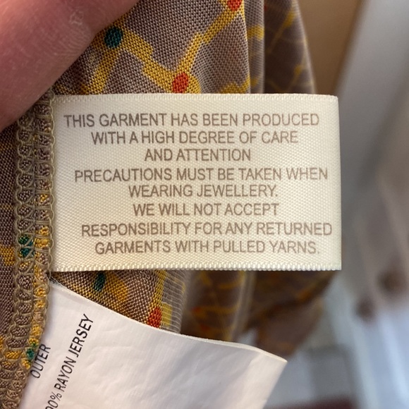 🌸Conditions Apply Geometric High/Low Maxi Skirt - Picture 12 of 12